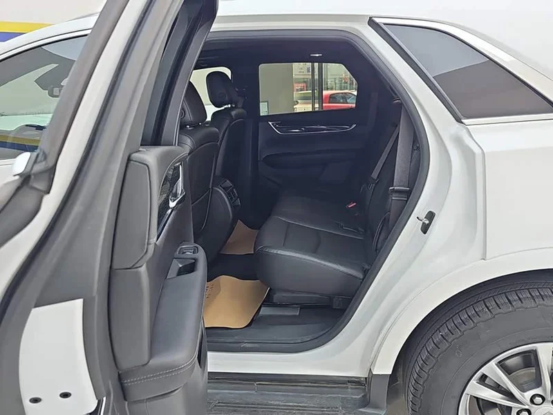 Cadillac XT5 — фото 11