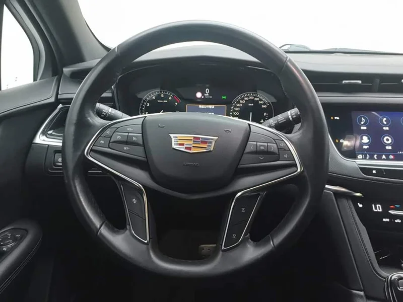 Cadillac XT5 — фото 15