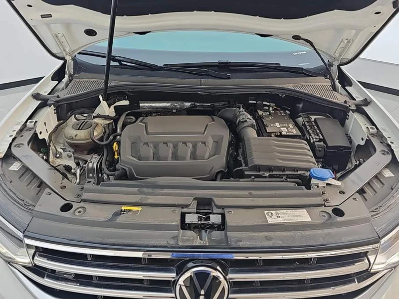 Volkswagen Tiguan L — фото 10