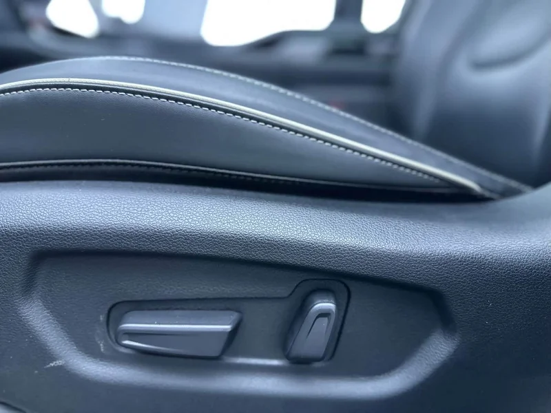 Ford Kuga — фото 15