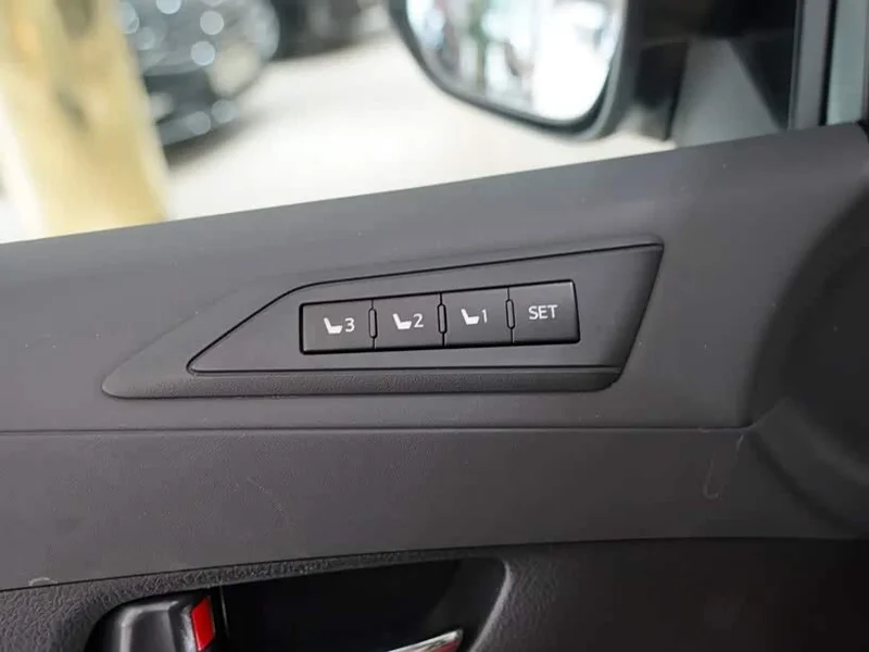 Toyota Vellfire — фото 11