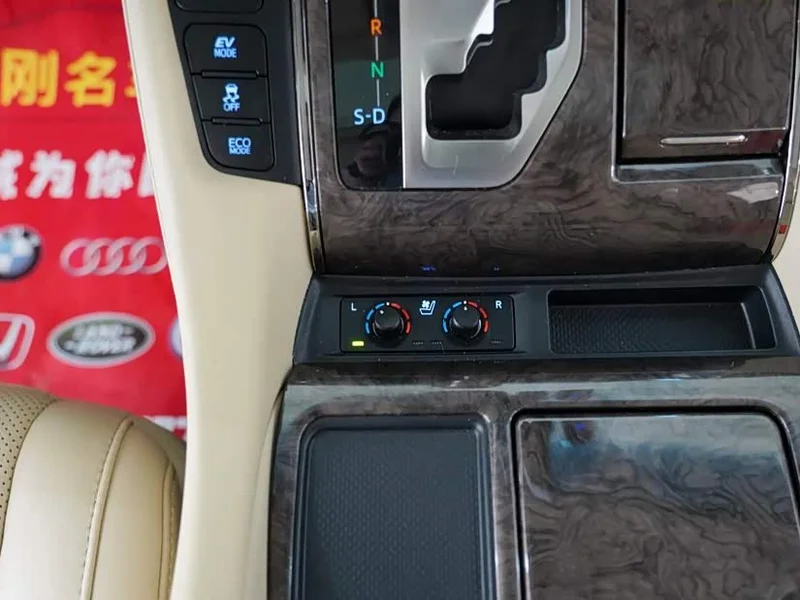 Toyota Vellfire — фото 14