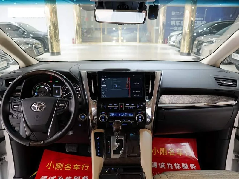 Toyota Vellfire — фото 4