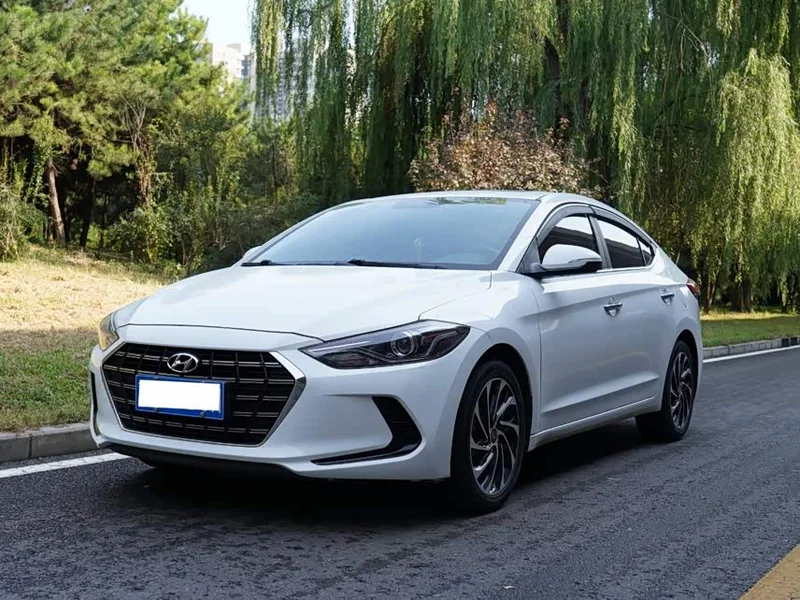 Hyundai Elantra Sport — фото 1