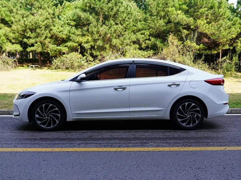 Hyundai Elantra Sport — фото 12