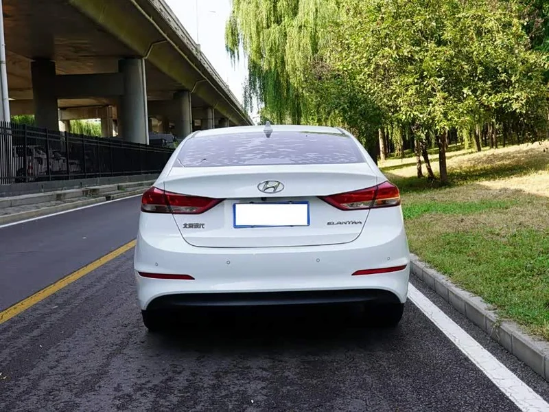 Hyundai Elantra Sport — фото 14
