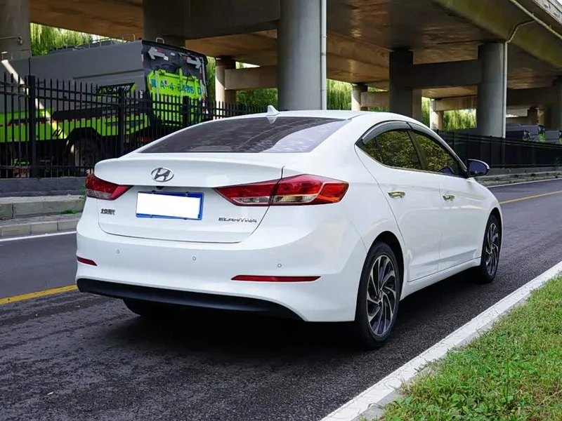 Hyundai Elantra Sport — фото 15