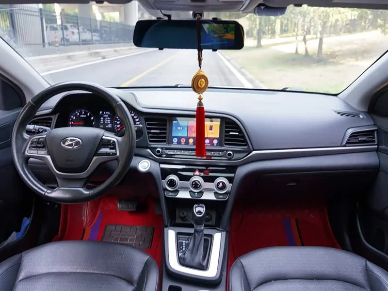 Hyundai Elantra Sport — фото 3