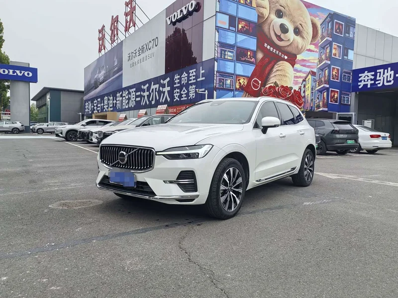 Volvo XC60 — фото 1