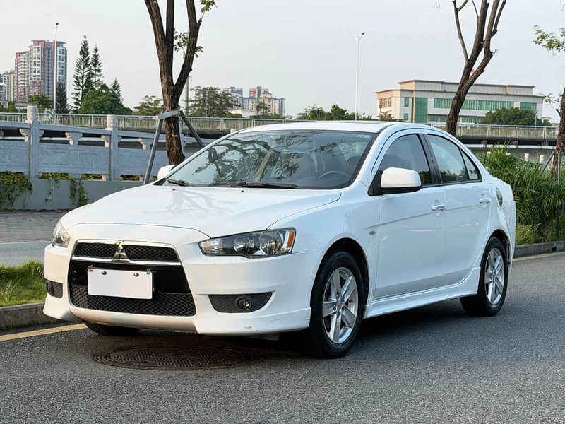 Mitsubishi Lancer EX — фото 1