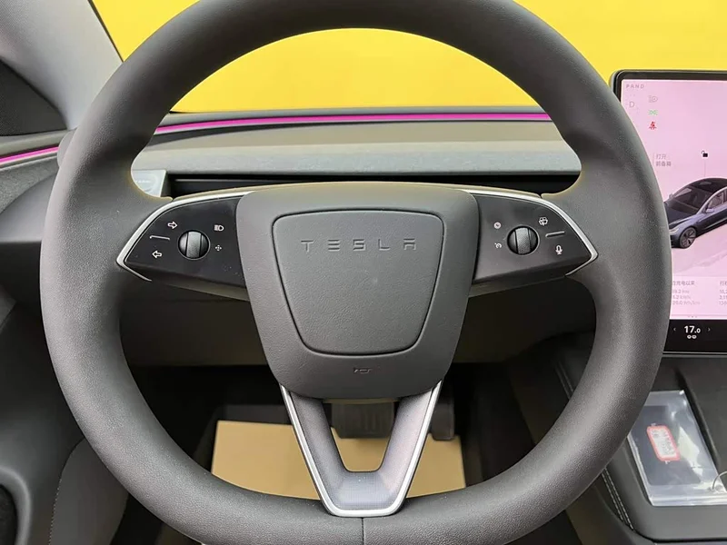 Tesla Model 3 — фото 17