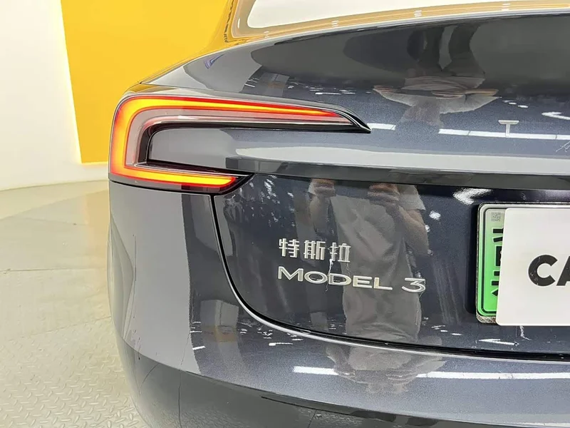 Tesla Model 3 — фото 9