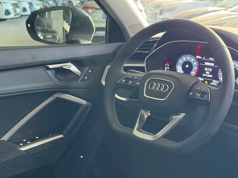 Audi Q3 — фото 12