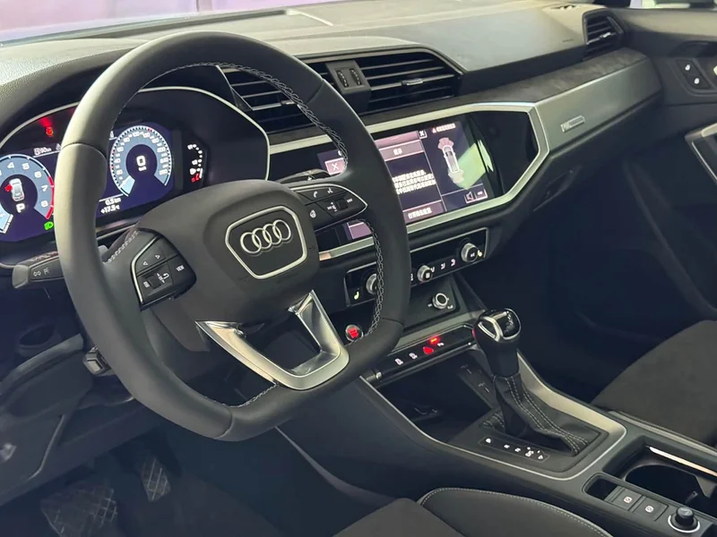 Audi Q3 — фото 10