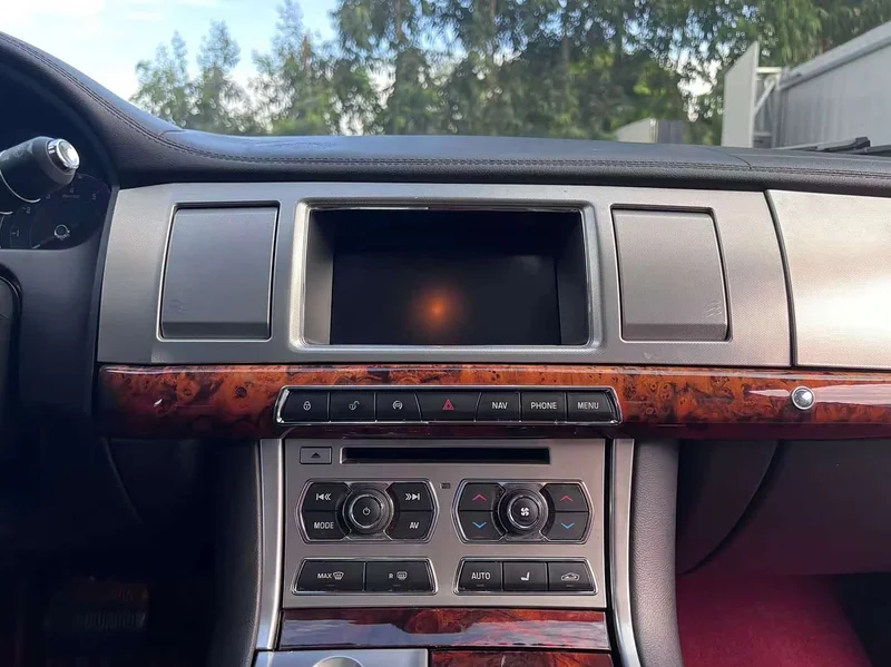 Jaguar XF — фото 13