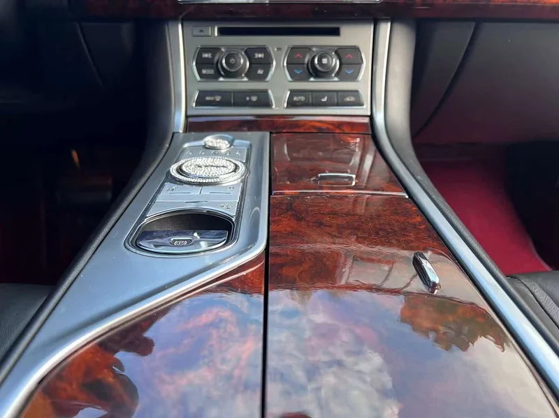Jaguar XF — фото 14