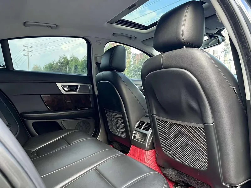 Jaguar XF — фото 16