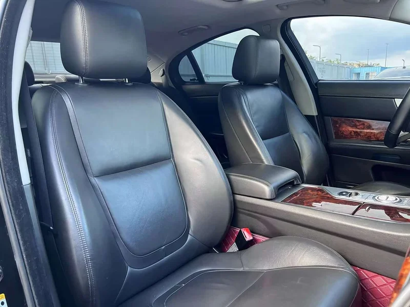 Jaguar XF — фото 17