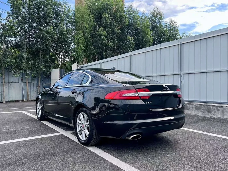 Jaguar XF — фото 6
