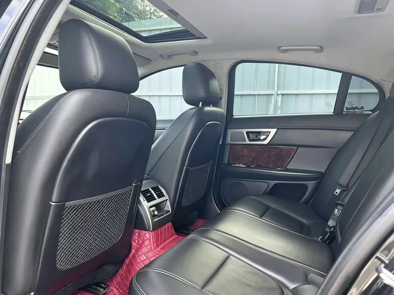 Jaguar XF — фото 10
