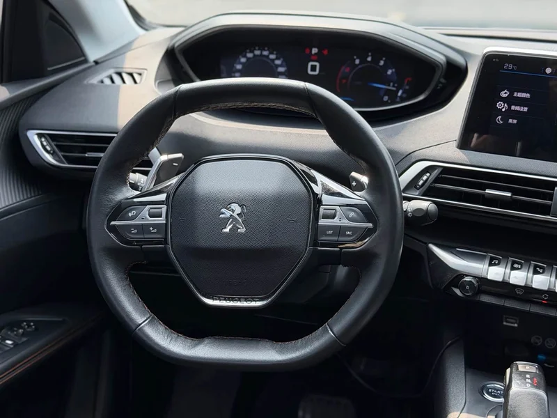 Peugeot 5008 — фото 10