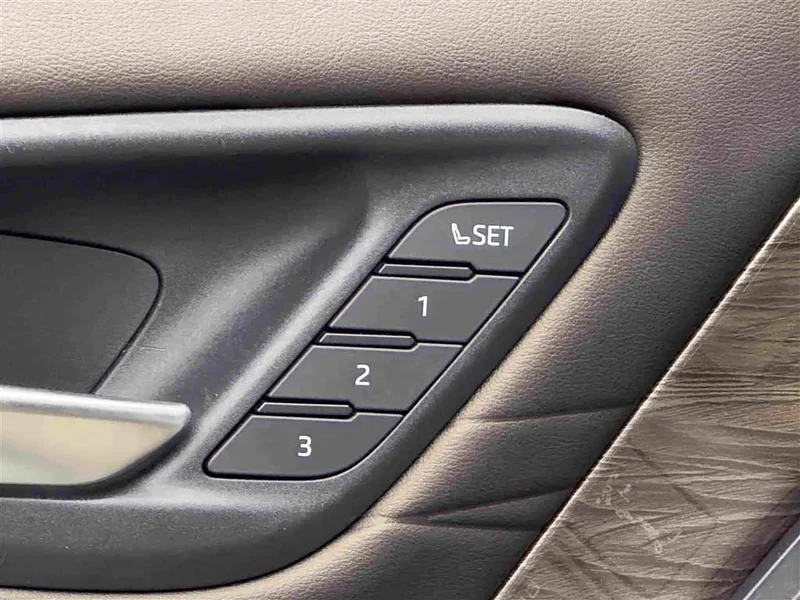 Toyota Vellfire — фото 18
