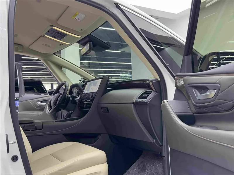 Toyota Vellfire — фото 10