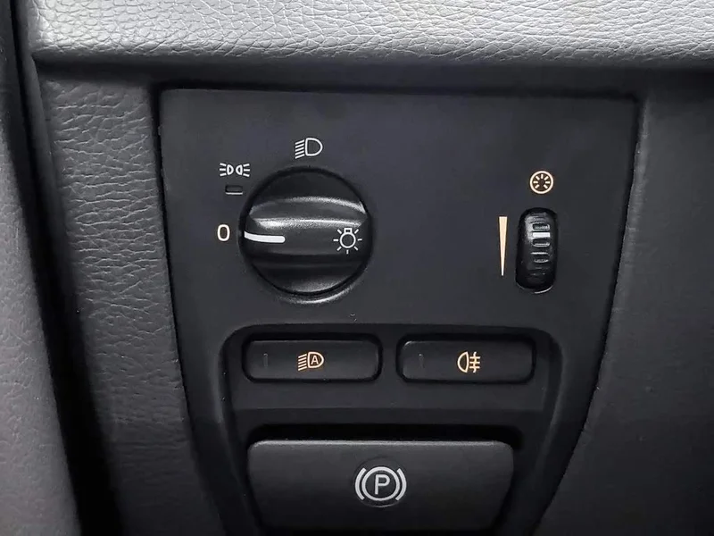 Volvo XC90 — фото 21