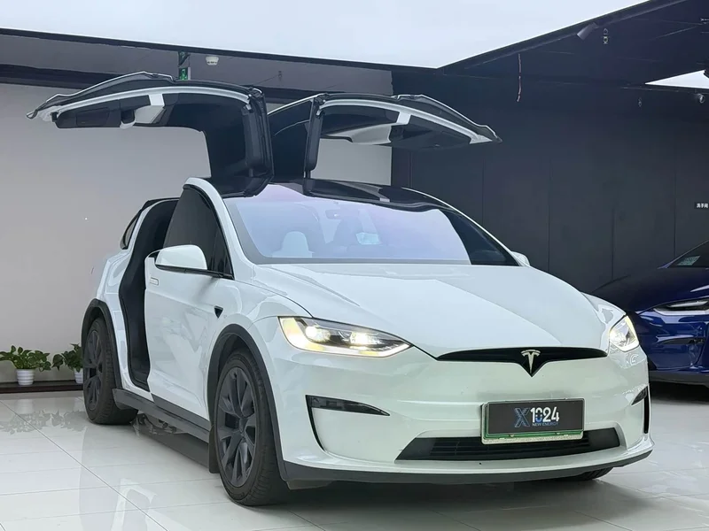 Tesla Model X — фото 3