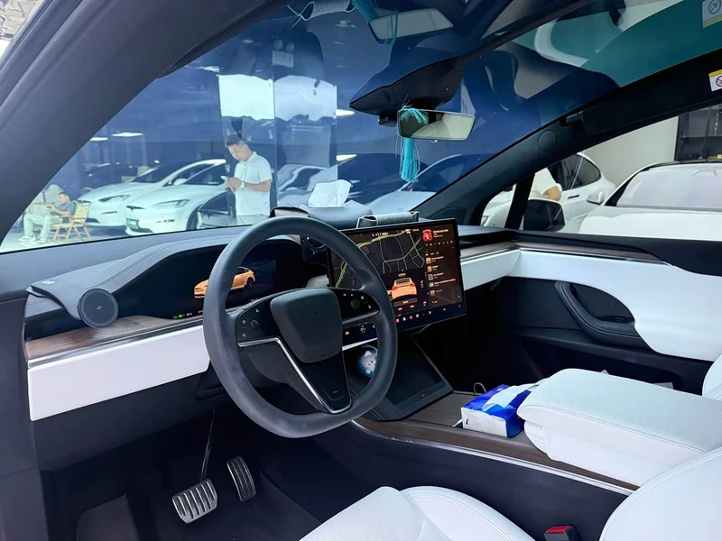 Tesla Model X — фото 7