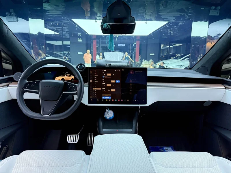 Tesla Model X — фото 8