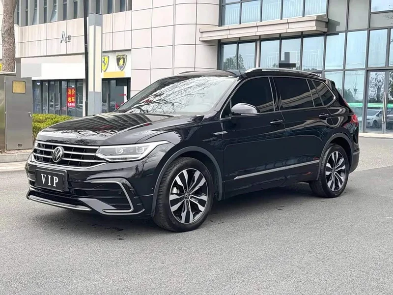 Volkswagen Tiguan L — фото 1