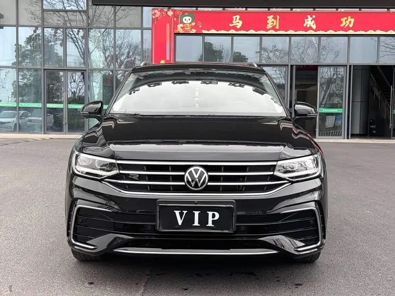 Volkswagen Tiguan L — фото 2