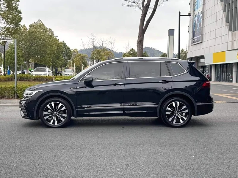 Volkswagen Tiguan L — фото 3