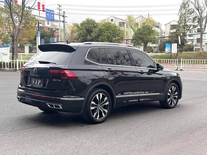 Volkswagen Tiguan L — фото 7