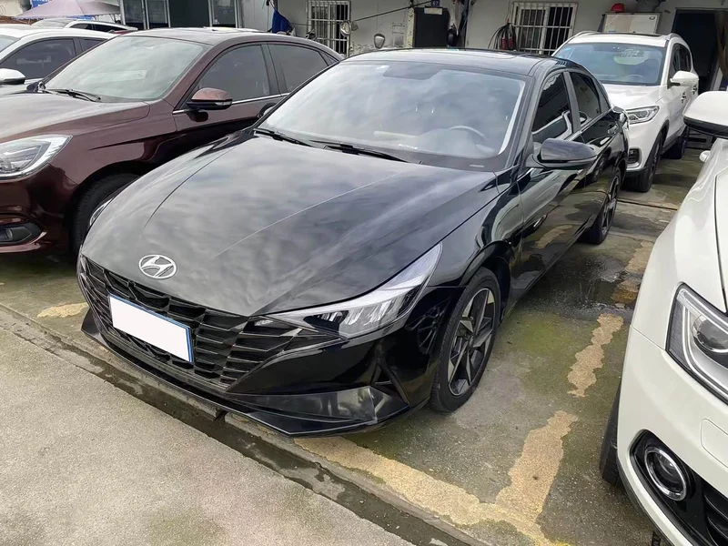 Hyundai Elantra — фото 1