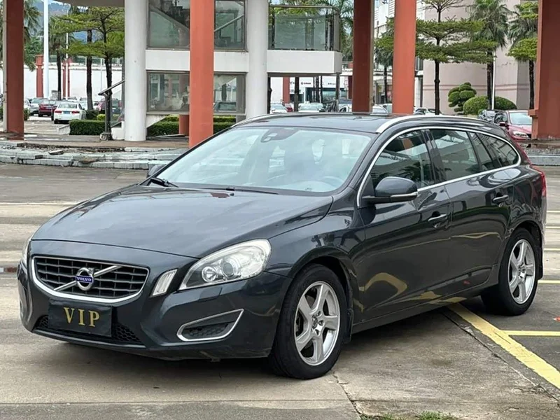 Volvo V60 — фото 1