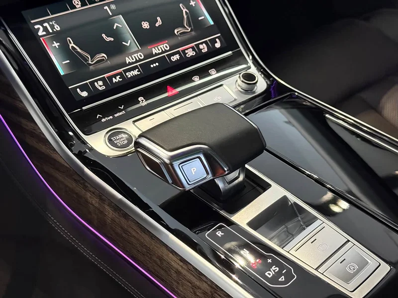 Audi A8 — фото 9