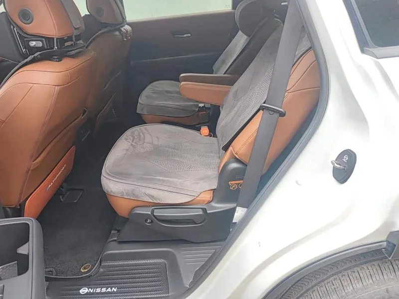 Nissan Pathfinder — фото 11