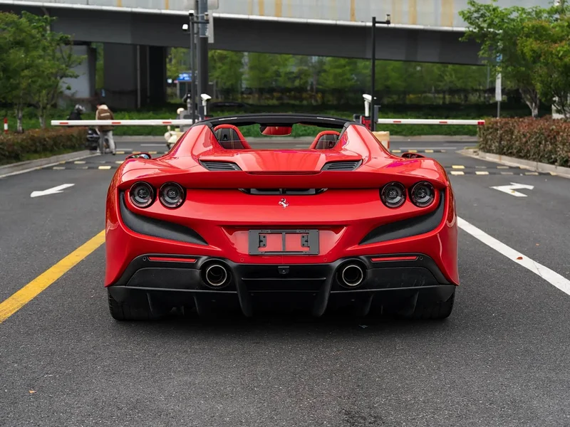 Ferrari F8 — фото 11