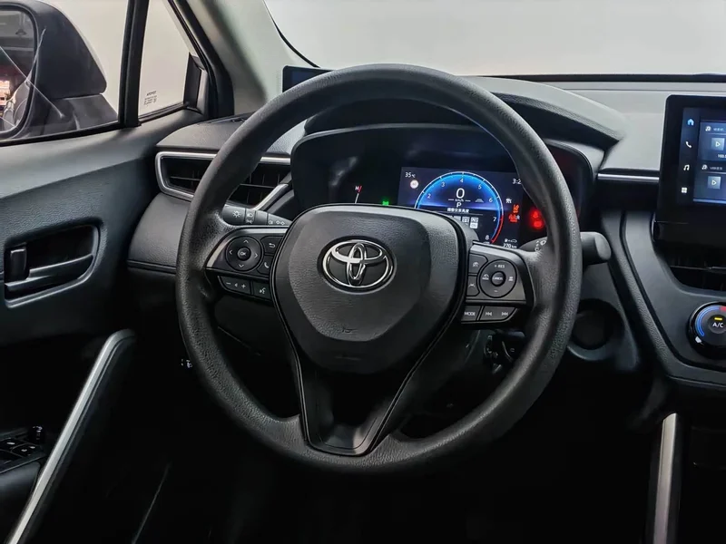 Toyota Corolla Cross — фото 13