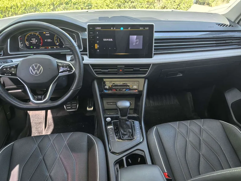 Volkswagen Tiguan L — фото 7