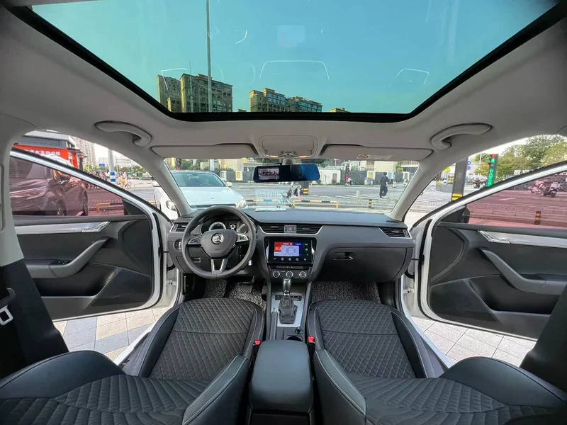 Volkswagen Octavia — фото 5