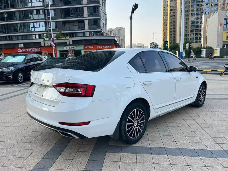 Volkswagen Octavia — фото 7