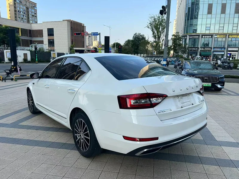 Volkswagen Octavia — фото 9