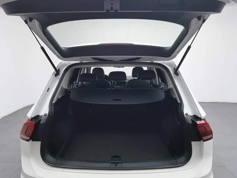 Volkswagen Tiguan L — фото 16