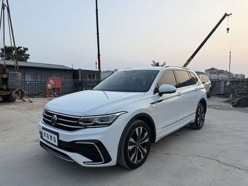 Volkswagen Tiguan L — фото 1