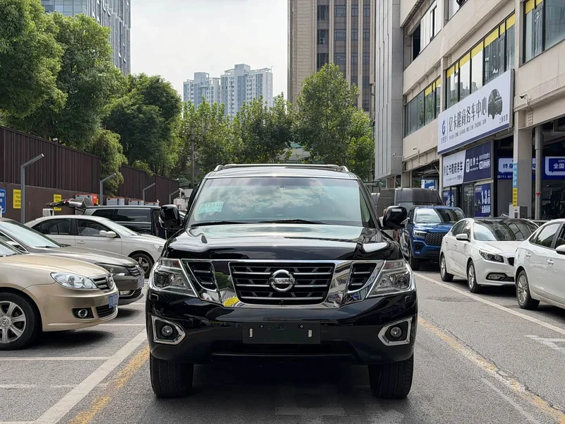 Nissan Patrol — фото 1