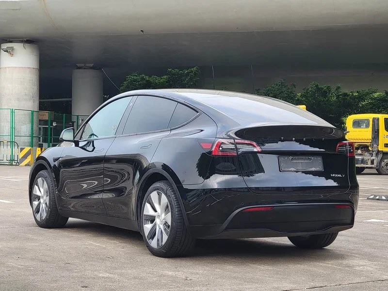 Tesla Model Y — фото 12