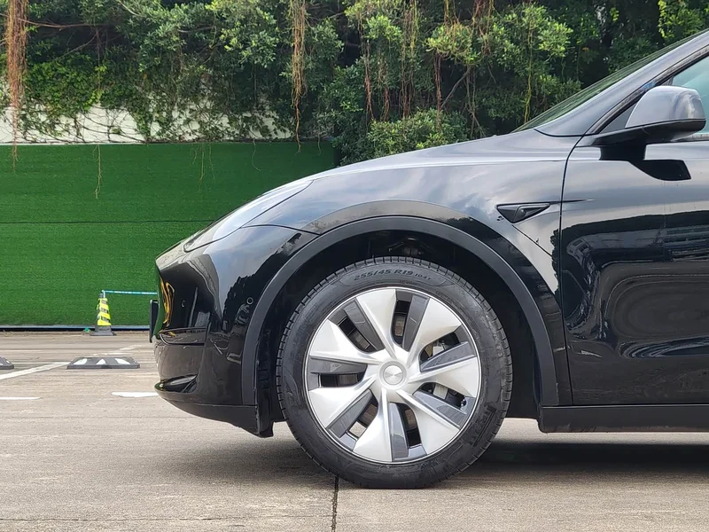 Tesla Model Y — фото 18